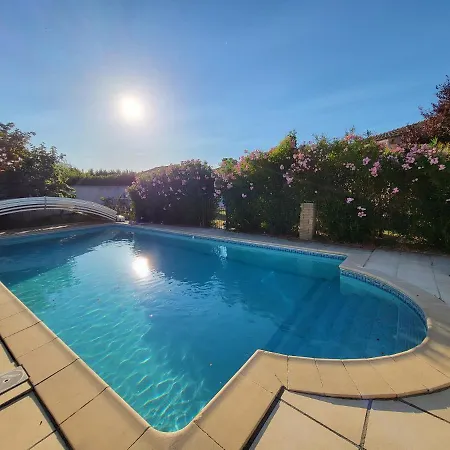 Gite Avec Piscine Lou Minestraue Entraigues-sur-la-Sorgue Exterior photo